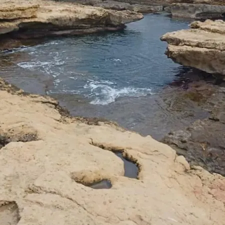 Hébergement de vacances Superbe Maison, Bord De Avec Piscine Commune.