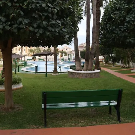 Hébergement de vacances Superbe Maison, Bord De Avec Piscine Commune.